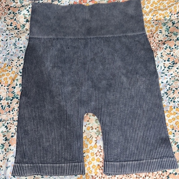 NWT Workout outfits - Picture 7 of 7